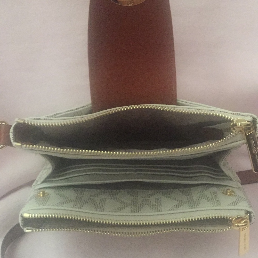 Purse - Picture 2 of 6